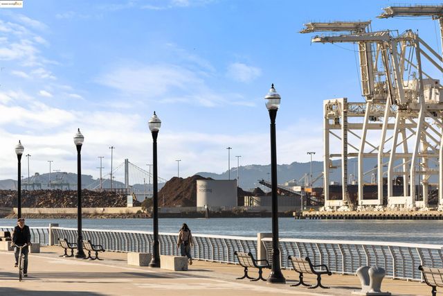 2836 Tradewind Dr, Alameda, CA 94501