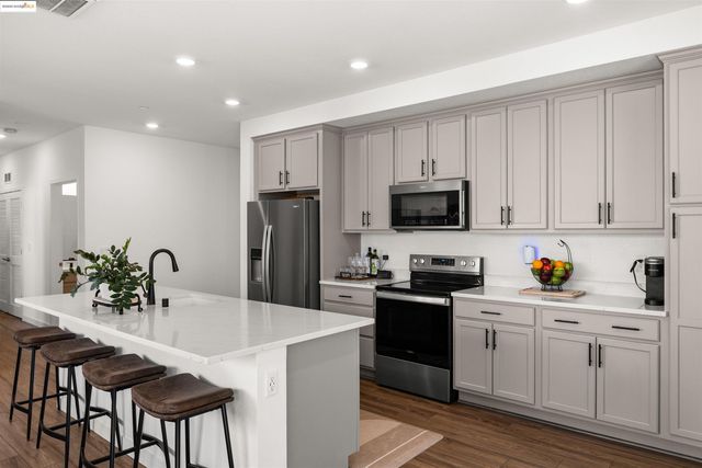 2836 Tradewind Dr, Alameda, CA 94501