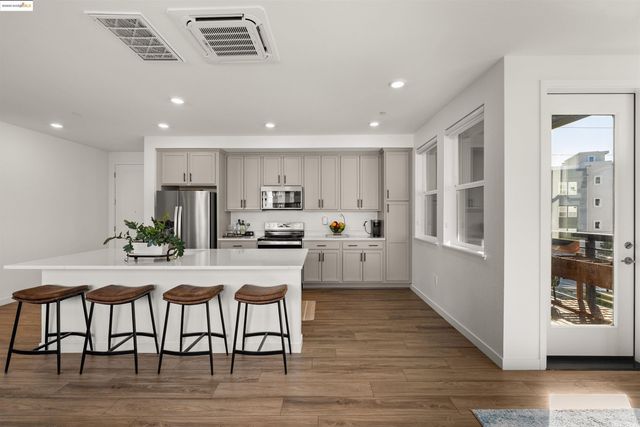 2836 Tradewind Dr, Alameda, CA 94501