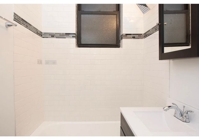 3345 N Marshfield Avenue 105, Chicago, IL 60657