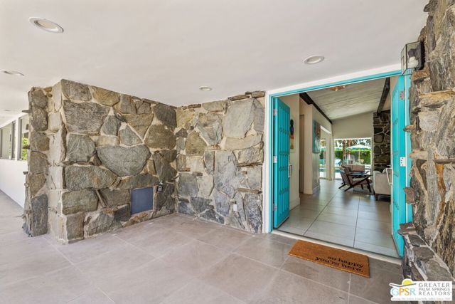 670 N Rose Avenue, Palm Springs, CA 92262
