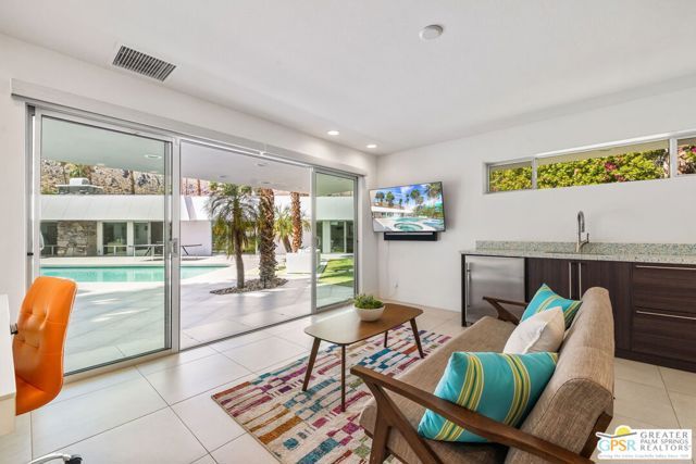 670 N Rose Avenue, Palm Springs, CA 92262