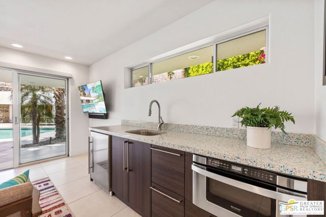 670 N Rose Avenue, Palm Springs, CA 92262