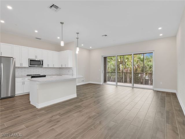 268 Indies DR E 201, Naples, FL 34114