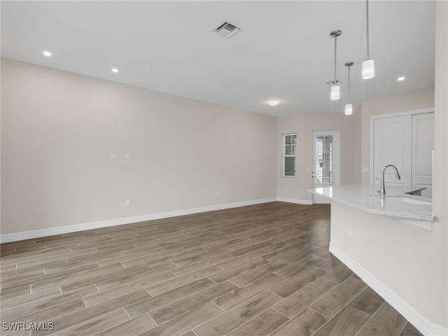 268 Indies DR E 201, Naples, FL 34114