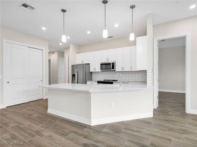 268 Indies DR E 201, Naples, FL 34114