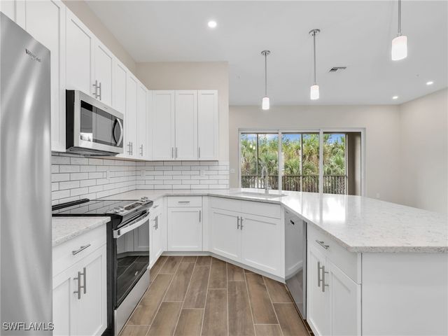 268 Indies DR E 201, Naples, FL 34114