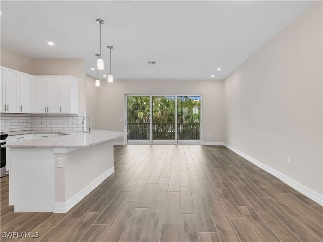 268 Indies DR E 201, Naples, FL 34114