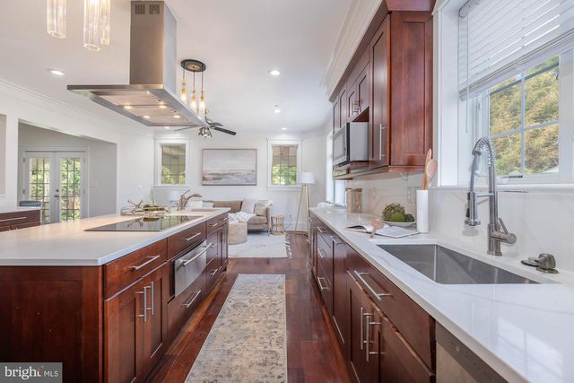 9715 SINGLETON DR, Bethesda, MD 20817