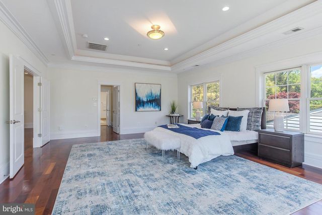 9715 SINGLETON DR, Bethesda, MD 20817