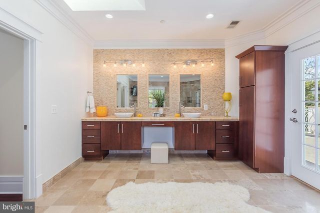 9715 SINGLETON DR, Bethesda, MD 20817