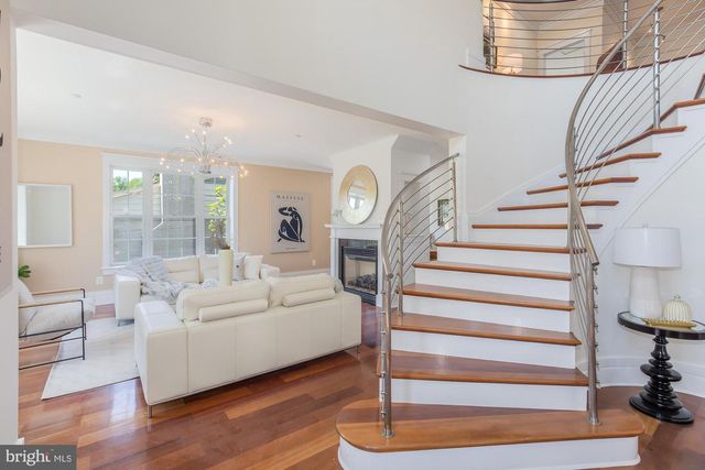 9715 SINGLETON DR, Bethesda, MD 20817