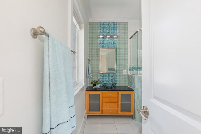 9715 SINGLETON DR, Bethesda, MD 20817