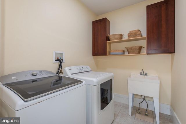 9715 SINGLETON DR, Bethesda, MD 20817