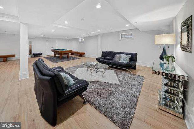 9715 SINGLETON DR, Bethesda, MD 20817