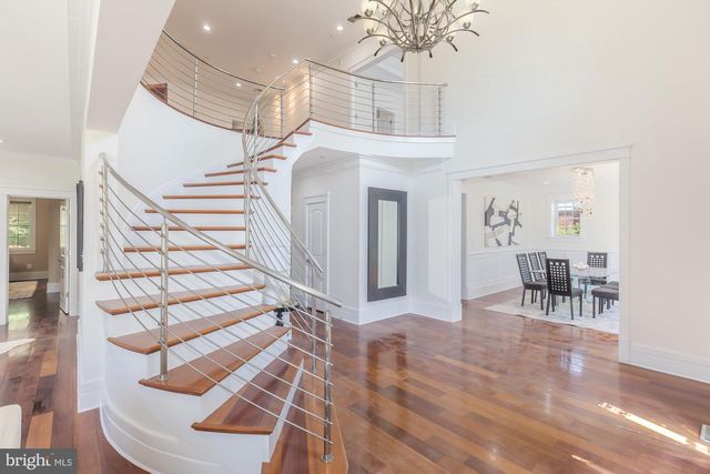 9715 SINGLETON DR, Bethesda, MD 20817
