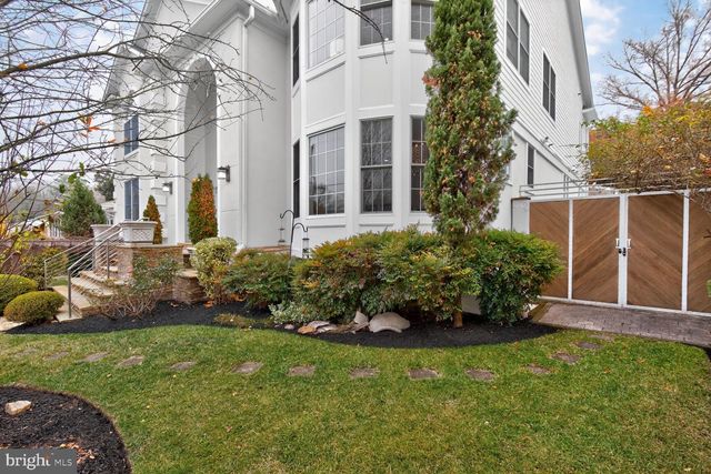 9715 SINGLETON DR, Bethesda, MD 20817