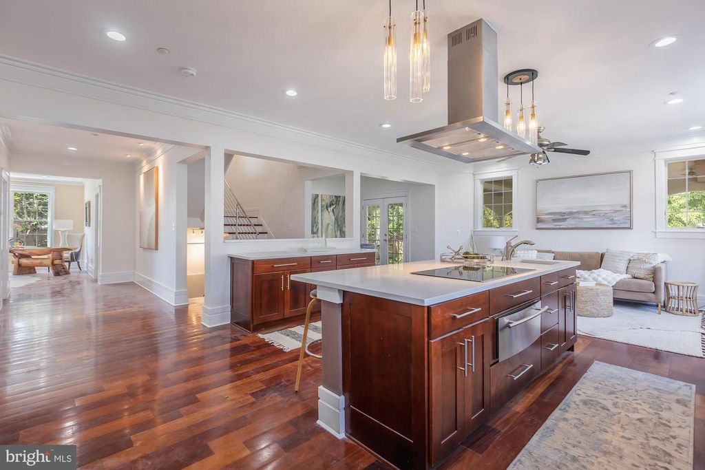 9715 SINGLETON DR, Bethesda, MD 20817