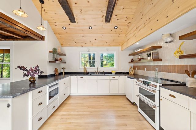 10 Noonhill Rd, Medfield, MA 02052