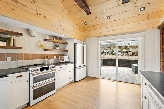 10 Noonhill Rd, Medfield, MA 02052