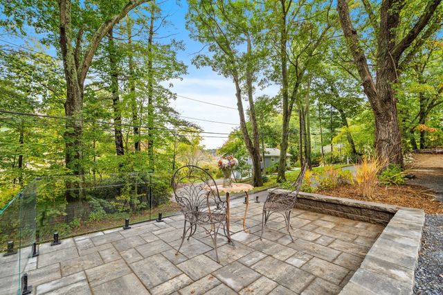 10 Noonhill Rd, Medfield, MA 02052