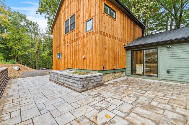 10 Noonhill Rd, Medfield, MA 02052