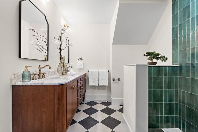 10 Noonhill Rd, Medfield, MA 02052