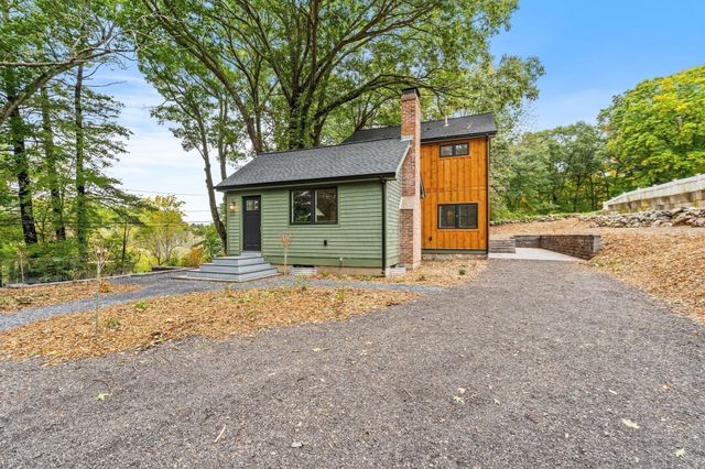 10 Noonhill Rd, Medfield, MA 02052
