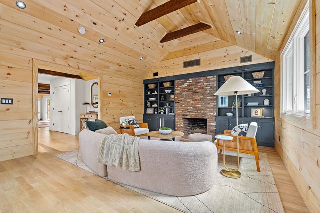 10 Noonhill Rd, Medfield, MA 02052