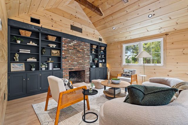10 Noonhill Rd, Medfield, MA 02052