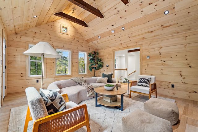 10 Noonhill Rd, Medfield, MA 02052