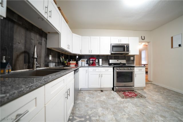 1573 Coutant Avenue, Lakewood, OH 44107