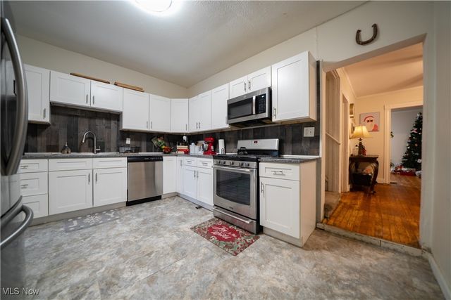 1573 Coutant Avenue, Lakewood, OH 44107