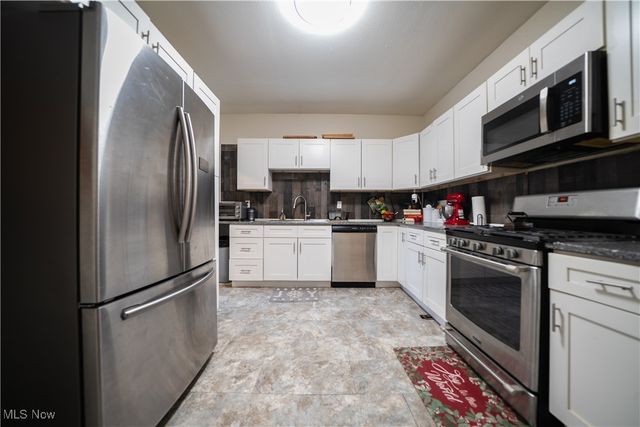 1573 Coutant Avenue, Lakewood, OH 44107