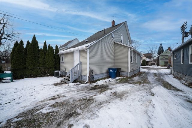 1573 Coutant Avenue, Lakewood, OH 44107