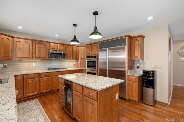 14765 Sparrow Drive, Shelby Charter Township, MI 48315