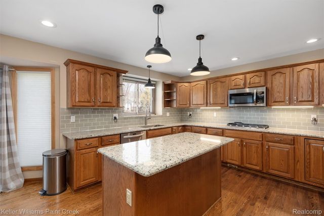 14765 Sparrow Drive, Shelby Charter Township, MI 48315