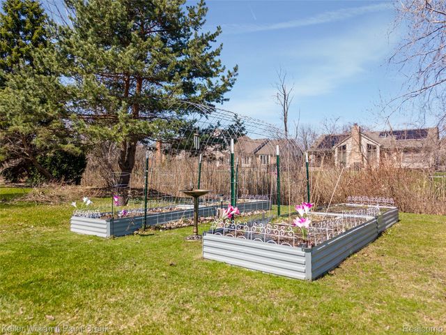 14765 Sparrow Drive, Shelby Charter Township, MI 48315