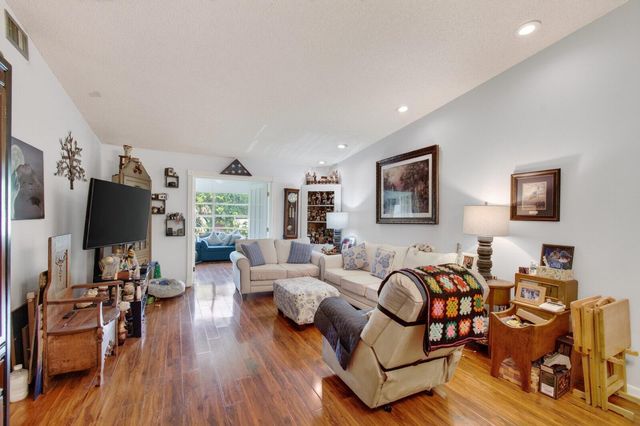 4305 LUCERNE VILLAS Lane, Lake Worth, FL 33467