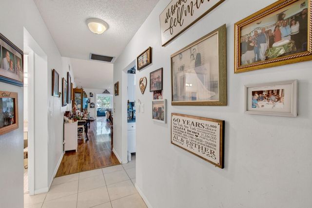 4305 LUCERNE VILLAS Lane, Lake Worth, FL 33467