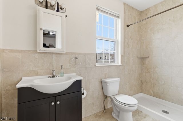 10 Mechanic St, Bayonne City, NJ 07002