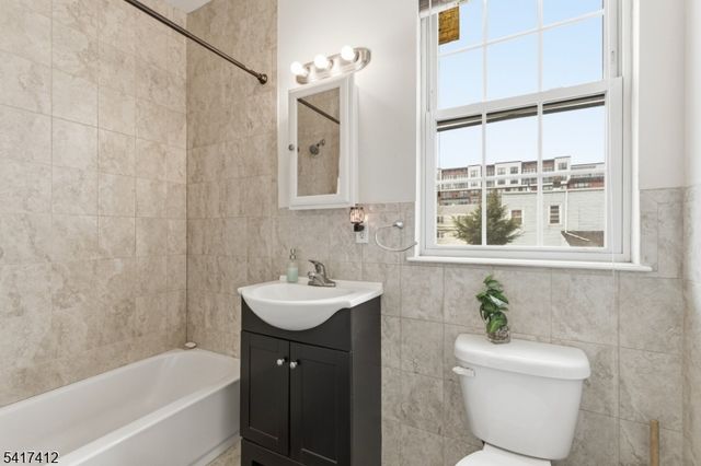 10 Mechanic St, Bayonne City, NJ 07002