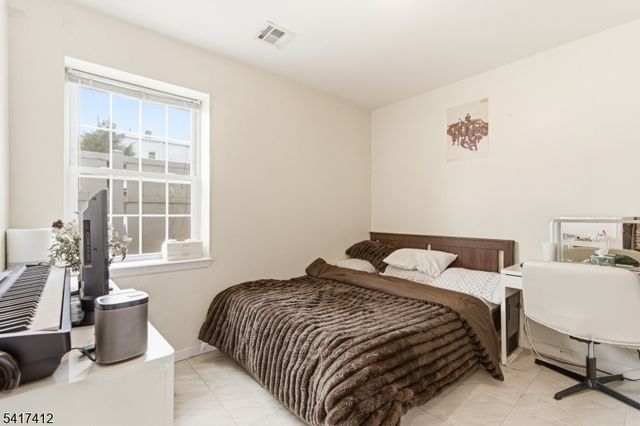 10 Mechanic St, Bayonne City, NJ 07002