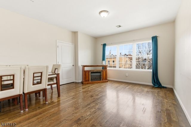 10 Mechanic St, Bayonne City, NJ 07002