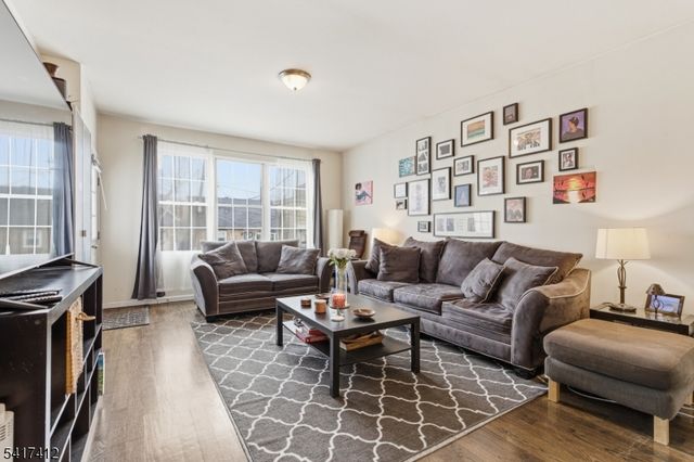 10 Mechanic St, Bayonne City, NJ 07002