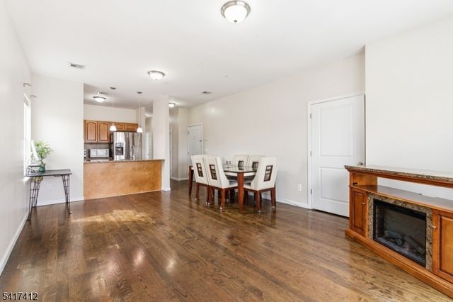 10 Mechanic St, Bayonne City, NJ 07002