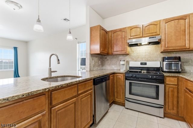 10 Mechanic St, Bayonne City, NJ 07002