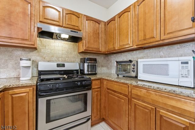 10 Mechanic St, Bayonne City, NJ 07002