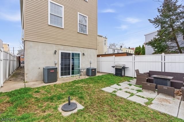 10 Mechanic St, Bayonne City, NJ 07002