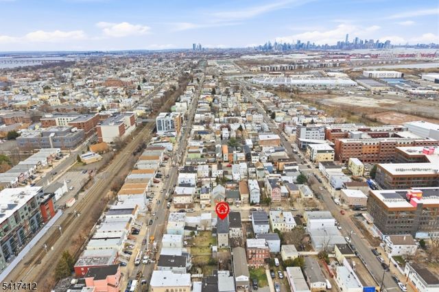 10 Mechanic St, Bayonne City, NJ 07002